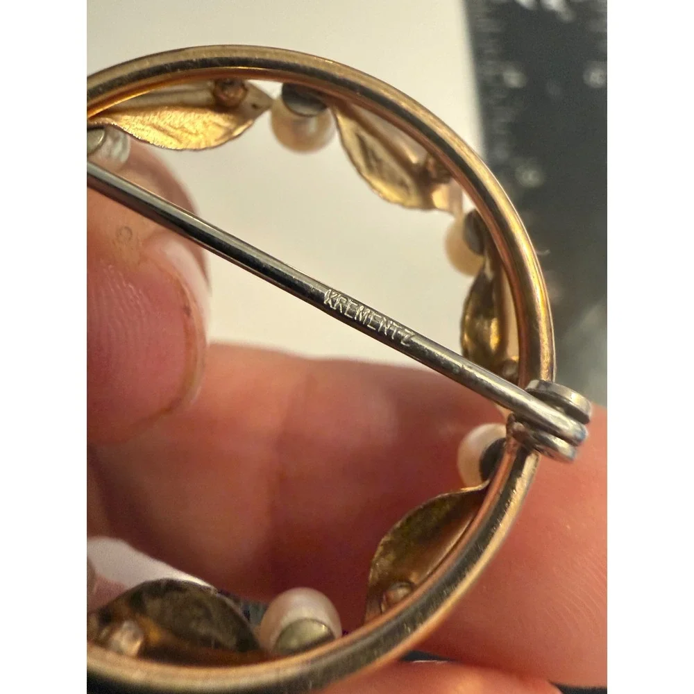 Krementz Gold Tone Leaf and Faux Pearl Wreath Circle Brooch Pin